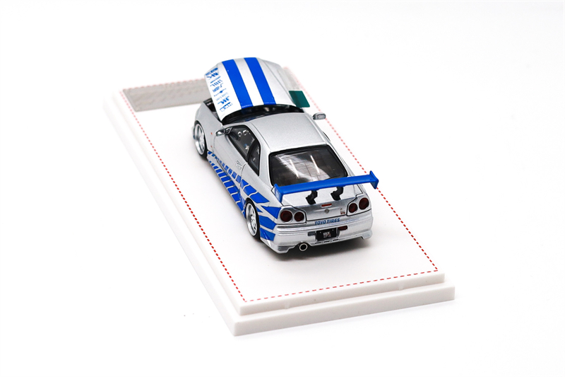 FH Focal Horizon 1:64  R34 Sil - огляд і ціна Model Kit R34