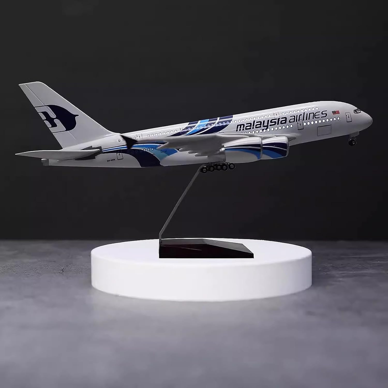 1:160 Scale Malaysia Airlines  - огляд і ціна Model Kit Airplane